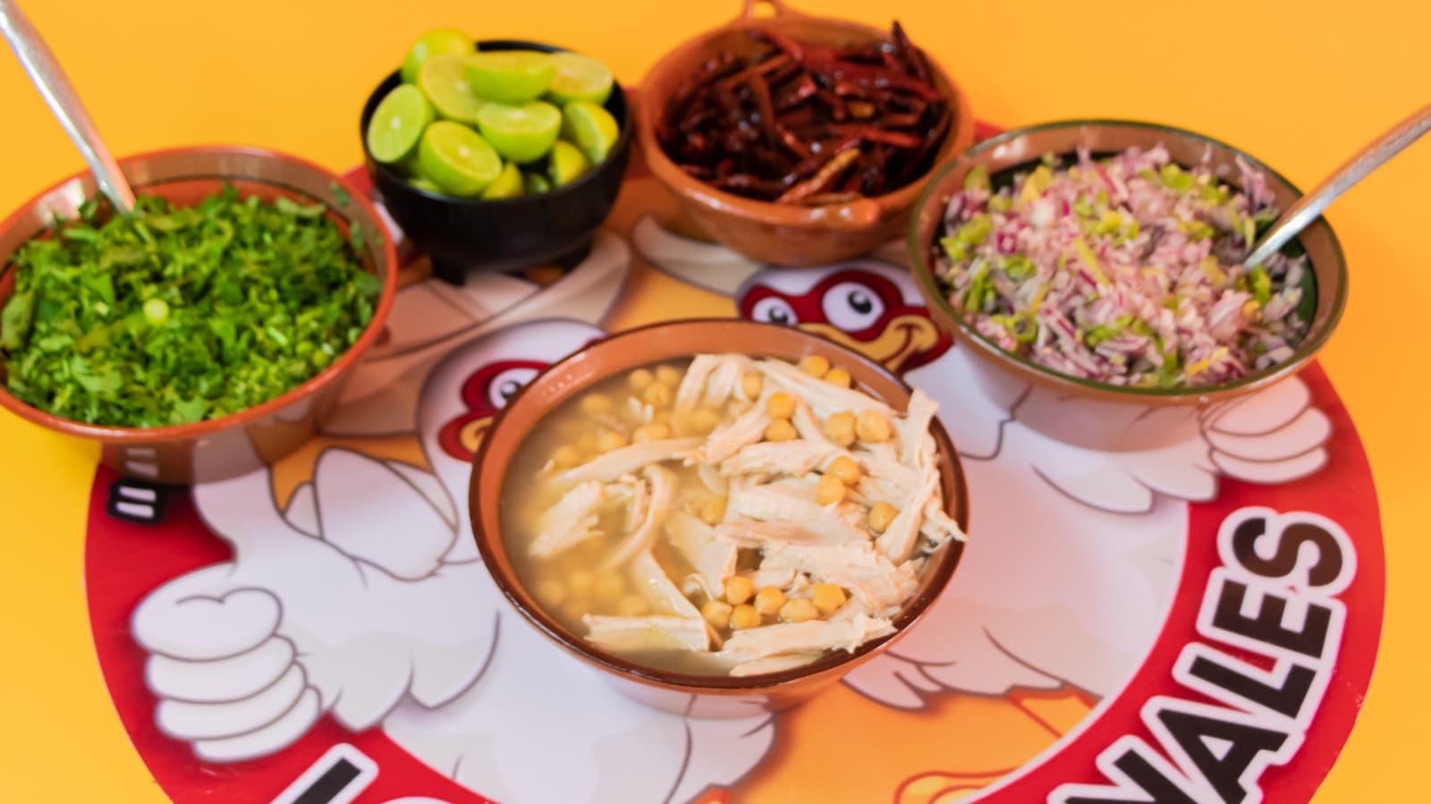 Caldo con 1/4 Orden de Pechuga