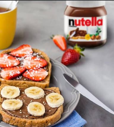 Pan tostado con Nutella y fruta ( 2 piezas)