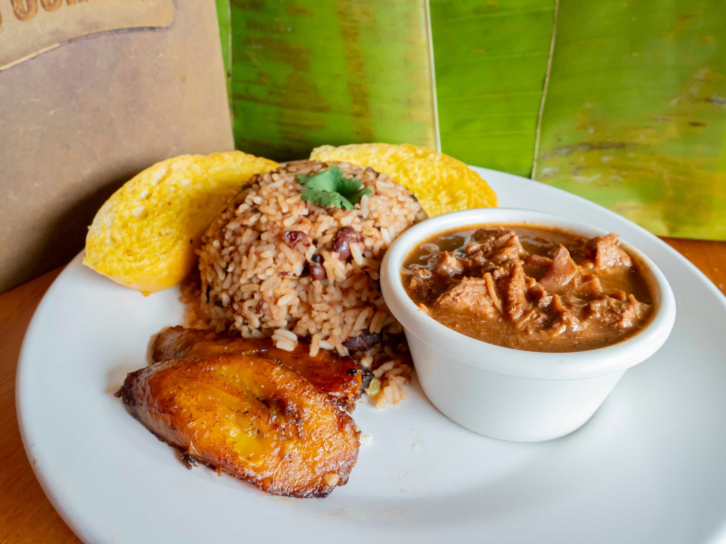 Gallo Pinto + Proteína