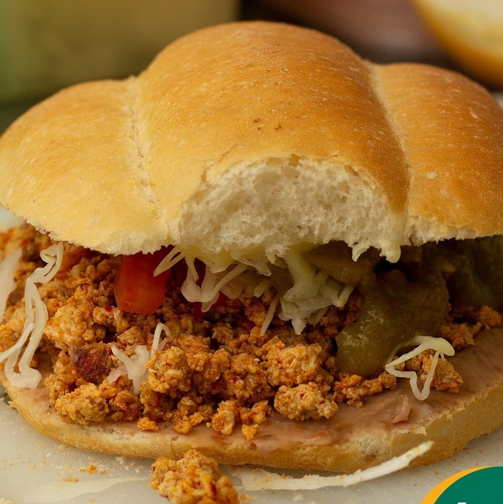 Huevo con Chorizo y Salchicha