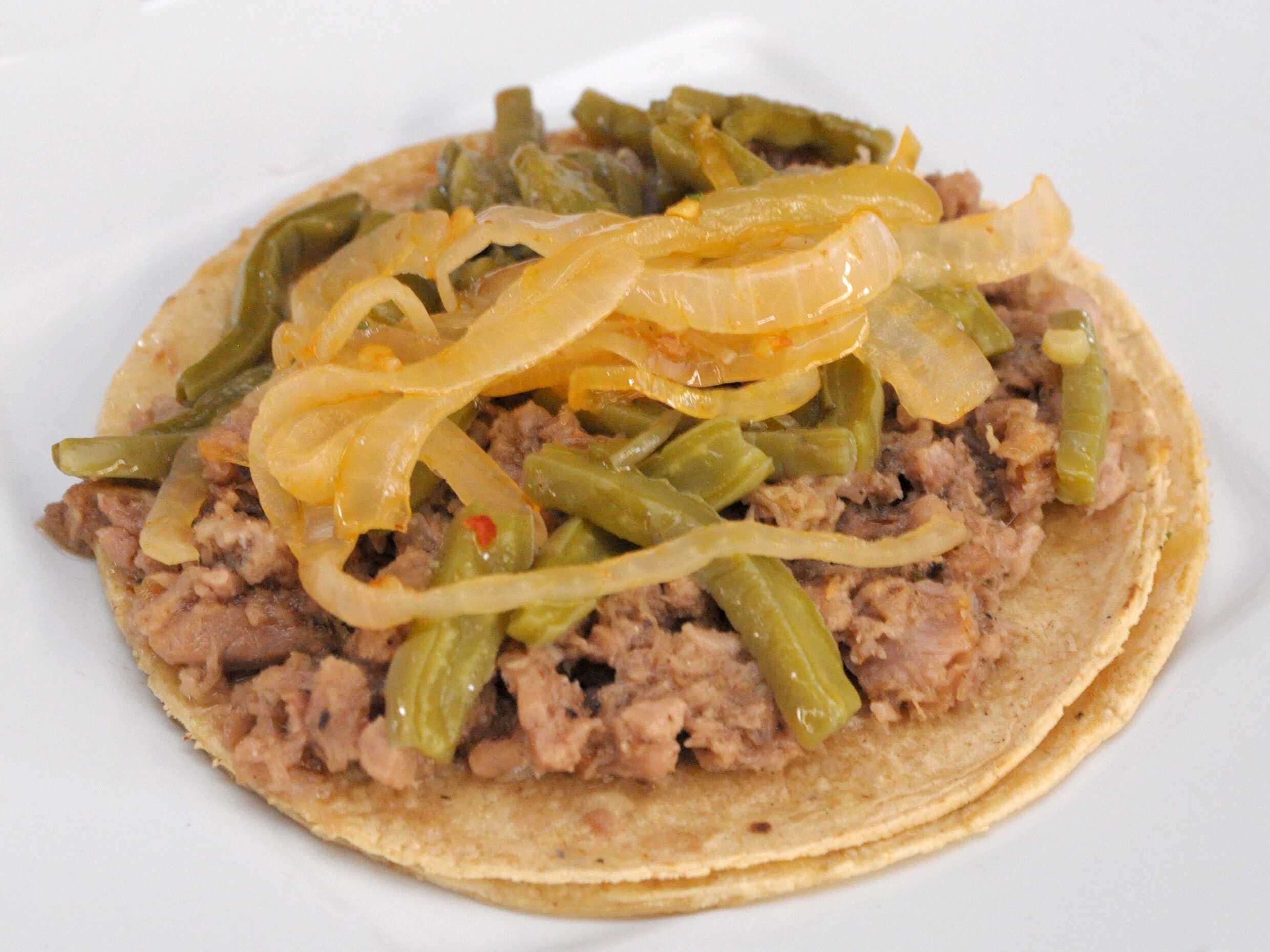 HUARACHE CON CHULETA AHUMADA