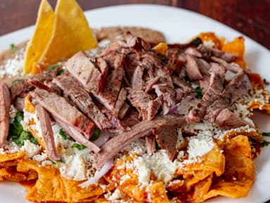 Chilaquiles con Arrachera