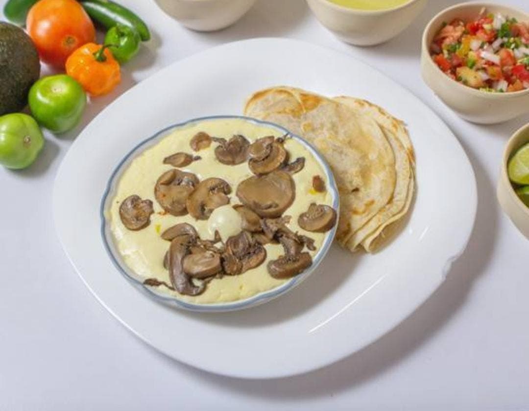 Queso Fundido con Chorizo