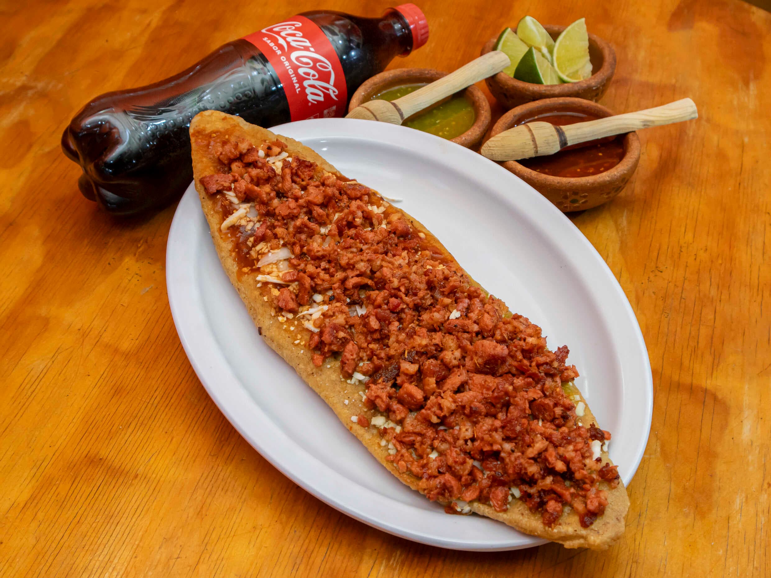 Huarache con Longaniza