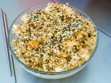 Combo Coca Cola Yakimeshi Mariscos Especial