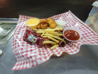SalchiPapas con Boneless