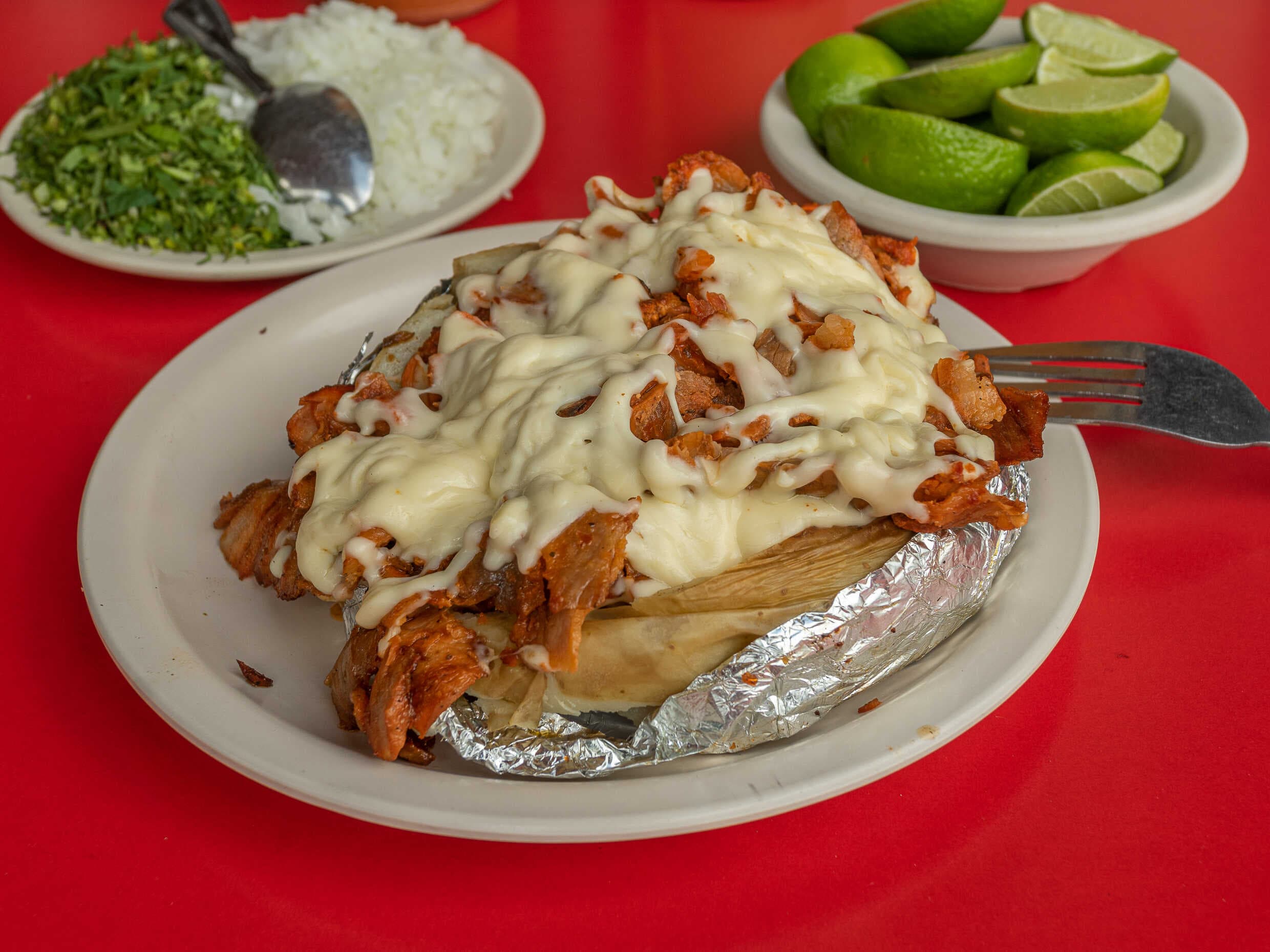 Papa asada Chorizo