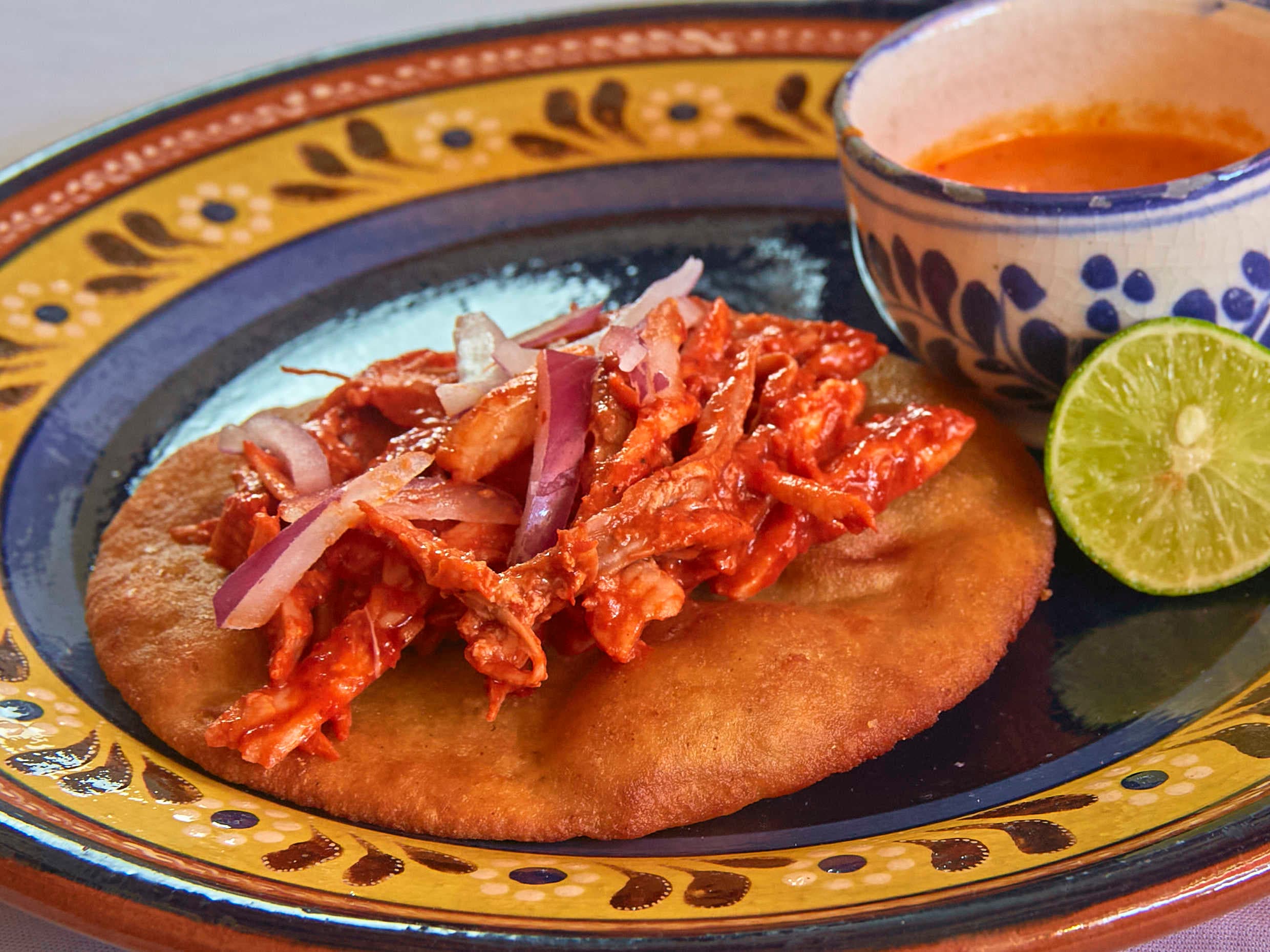 Jarochita de Cochinita Pibil y Quesillo
