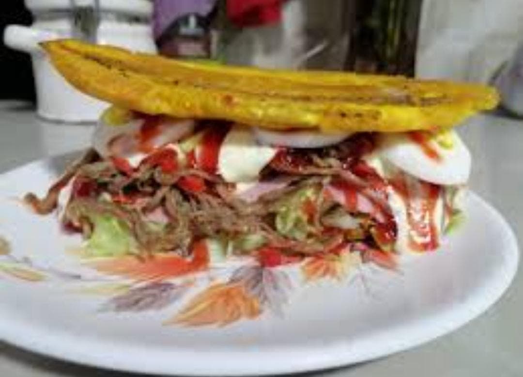 Patacón de Carne Mechada