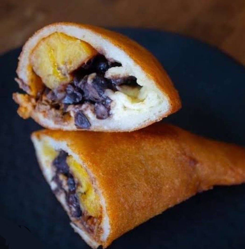 Empanada Relleno de Pabellón