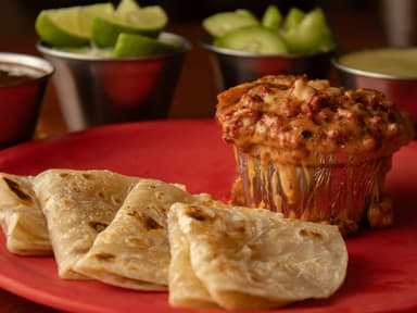 Queso Fundido con Pastor