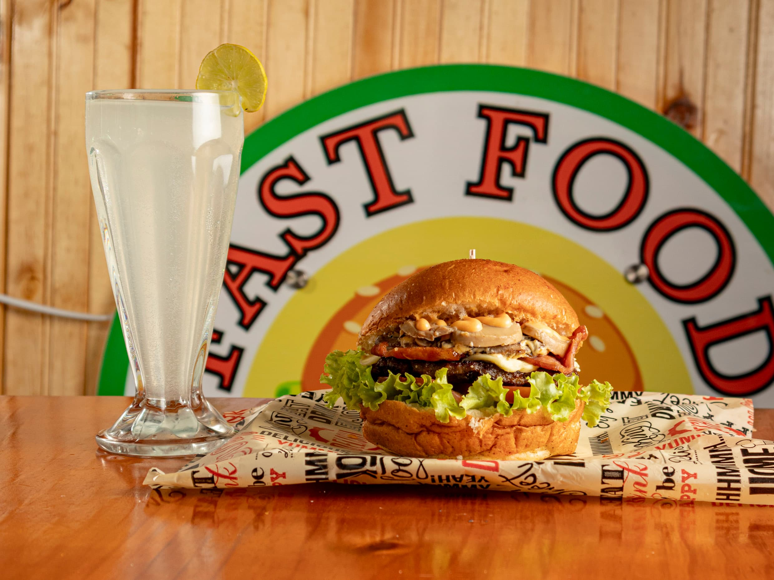 Burger Champi + Papas + Limonada