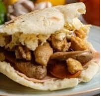Arepa Dúo 2 Proteínas más Bebida 250 Ml