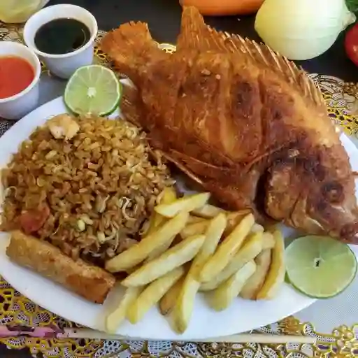Combo 9 Arroz Chino con Mojarra + Papas