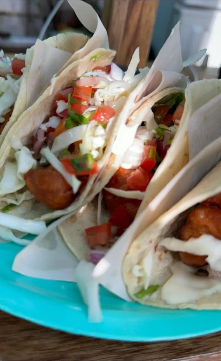 Promoción 3 Quesatacos de camarón capeado+Consome