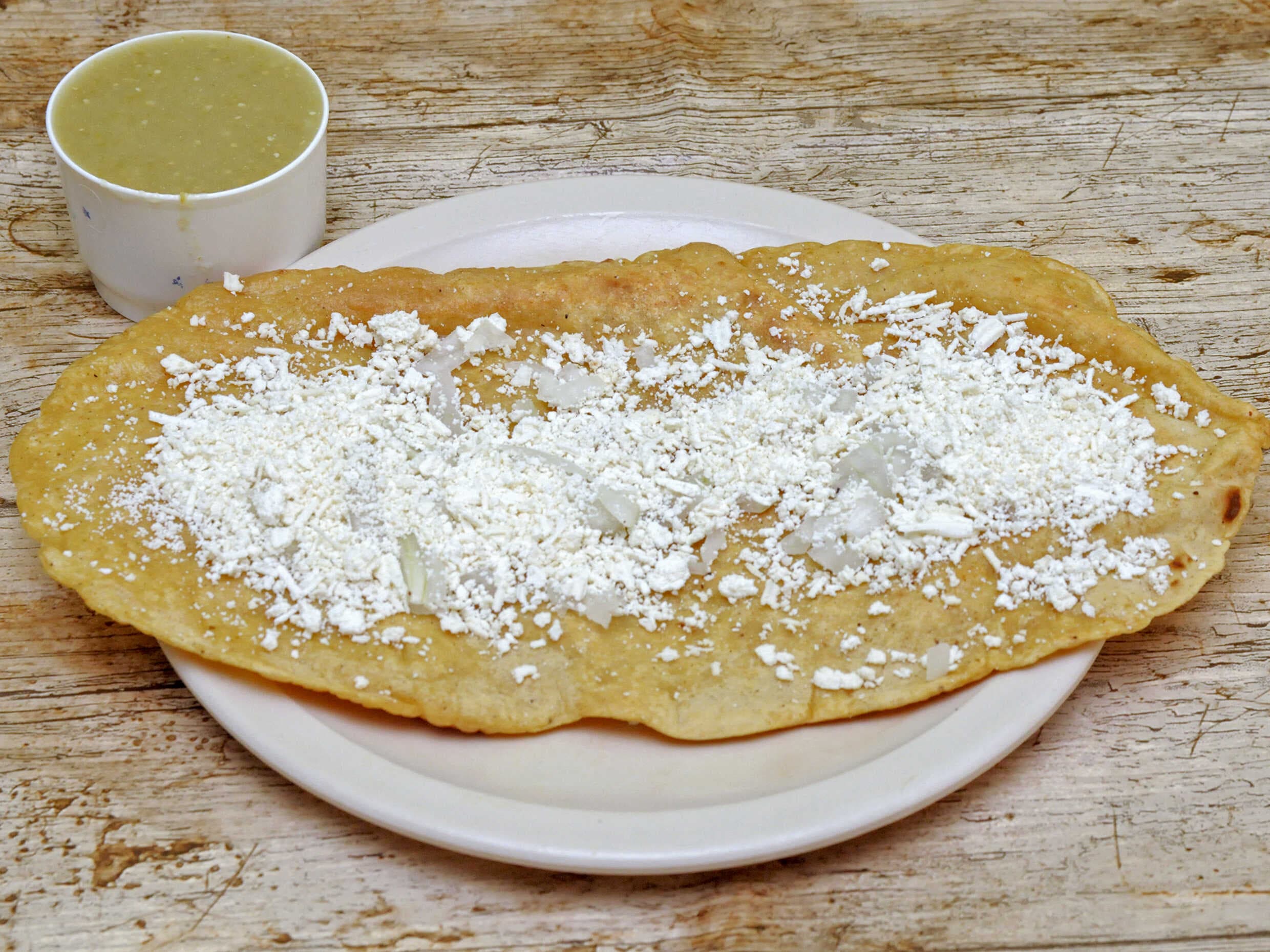 Huarache con Longaniza