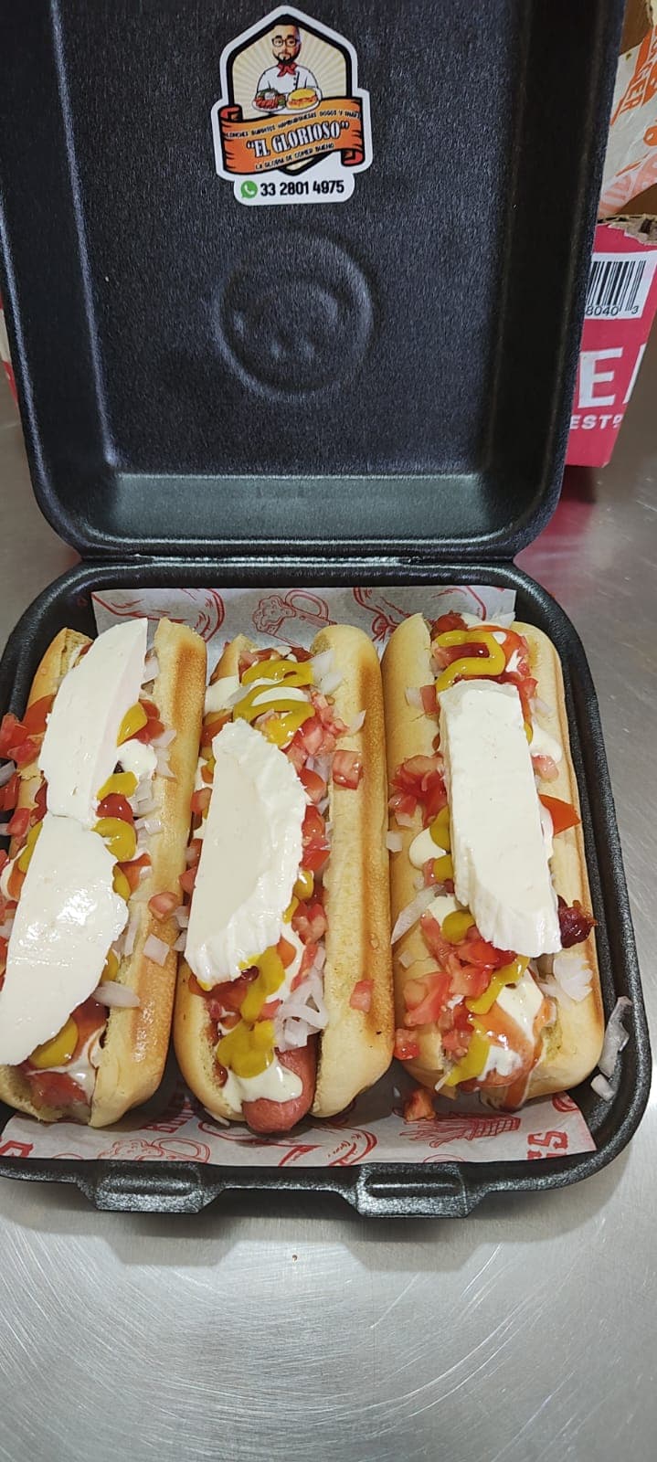 2 Hot Dogs Sencillos + Papas a la Francesa