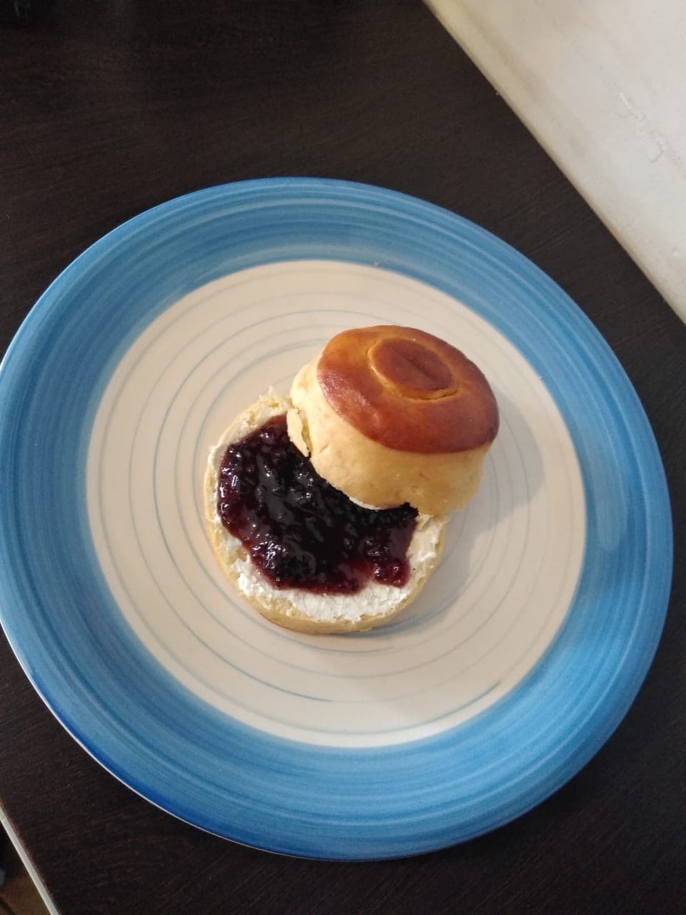 Bisquet o Cuernito + Café Americano