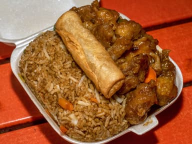 Combo Mediano 3 guisos Res, Pollo o Puerco