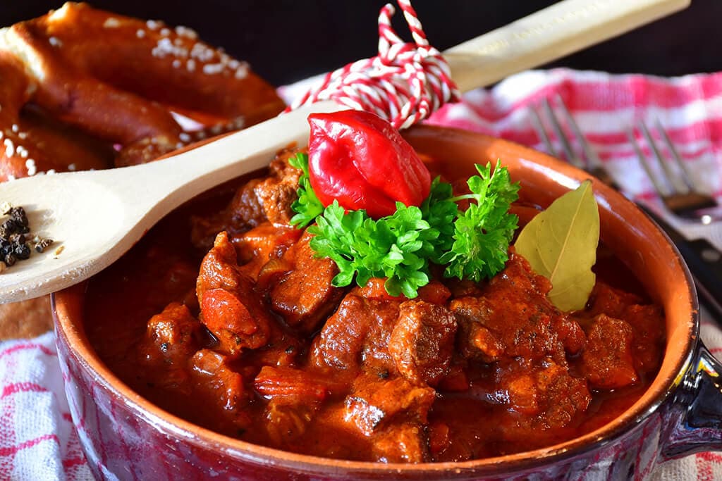 Carne en Salsa arroz y doraditas