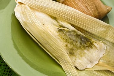 Tamal de Elote  con Rajas y Queso