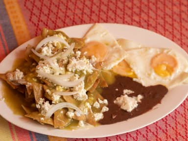 Combo-Chilaquiles verdes + Chocolate