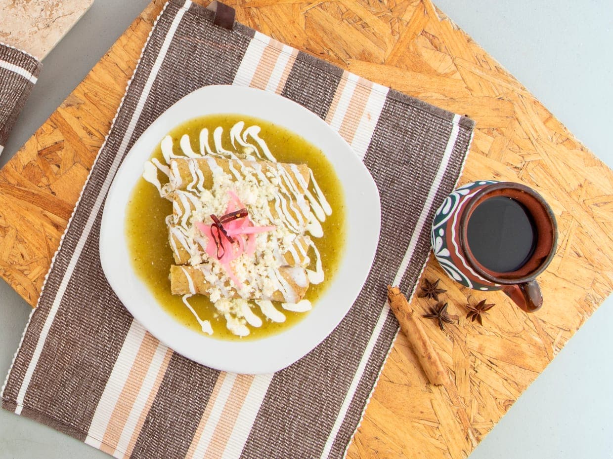 Enchiladas con Queso