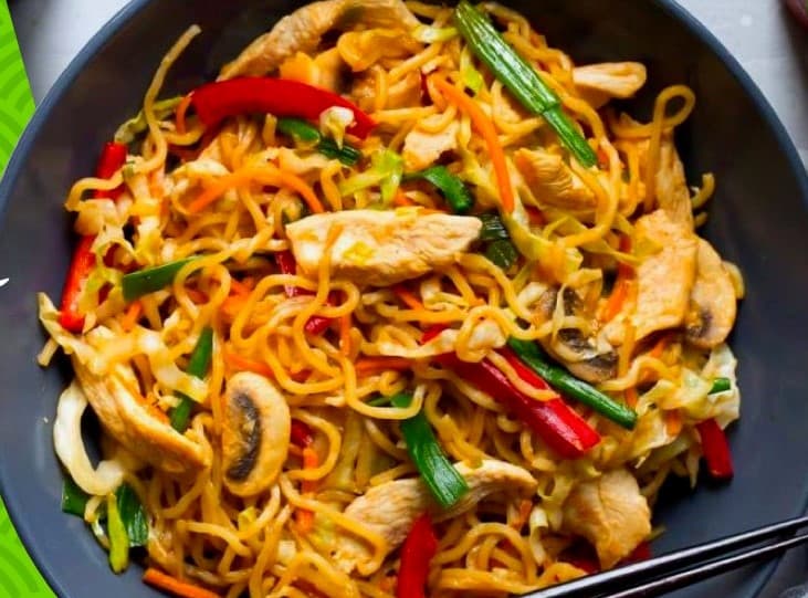 Yakisoba de Pechuga de Pollo