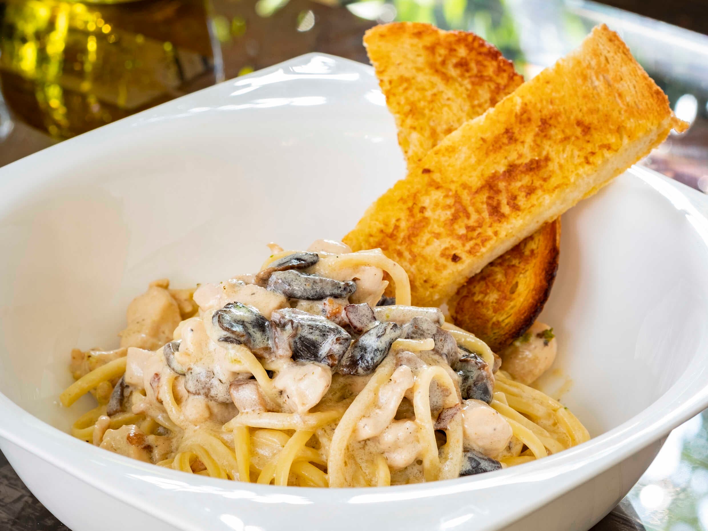 Pasta Pollo y Tocineta