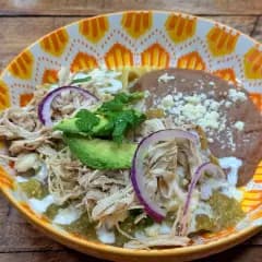 Chilaquiles Clásicos con Pollo