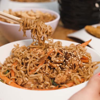 Yakisoba de pollo
