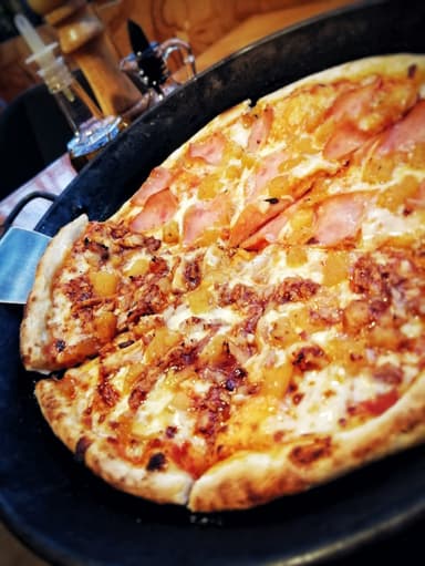 Pizza Pollo BBQ Tropical en pareja (6 porciones)