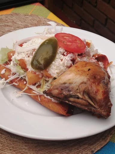 Enchiladas Rojas con Pollo