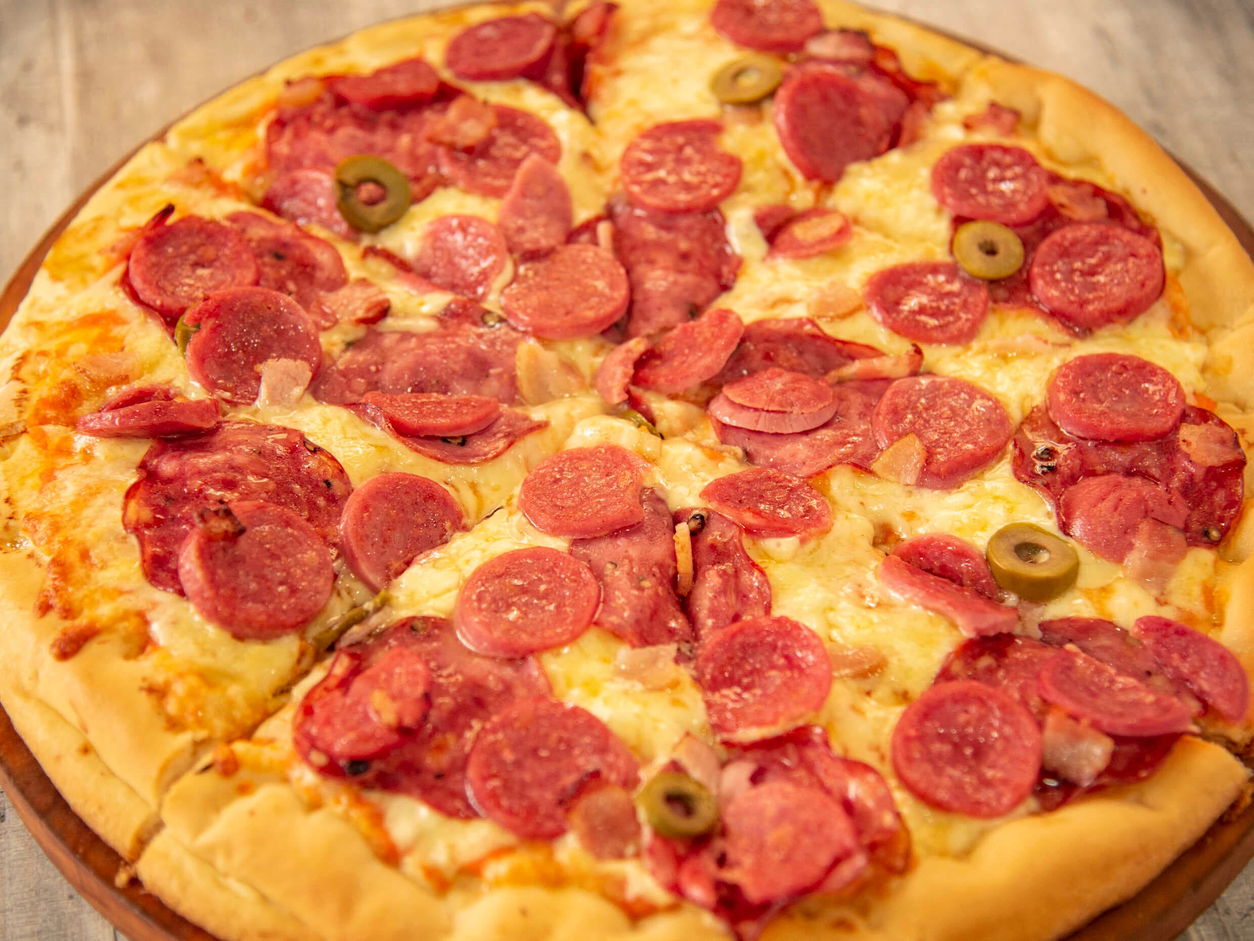 Pizza Victoriana Media