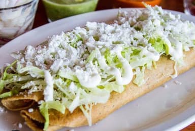 Flautas con salchicha 3pz