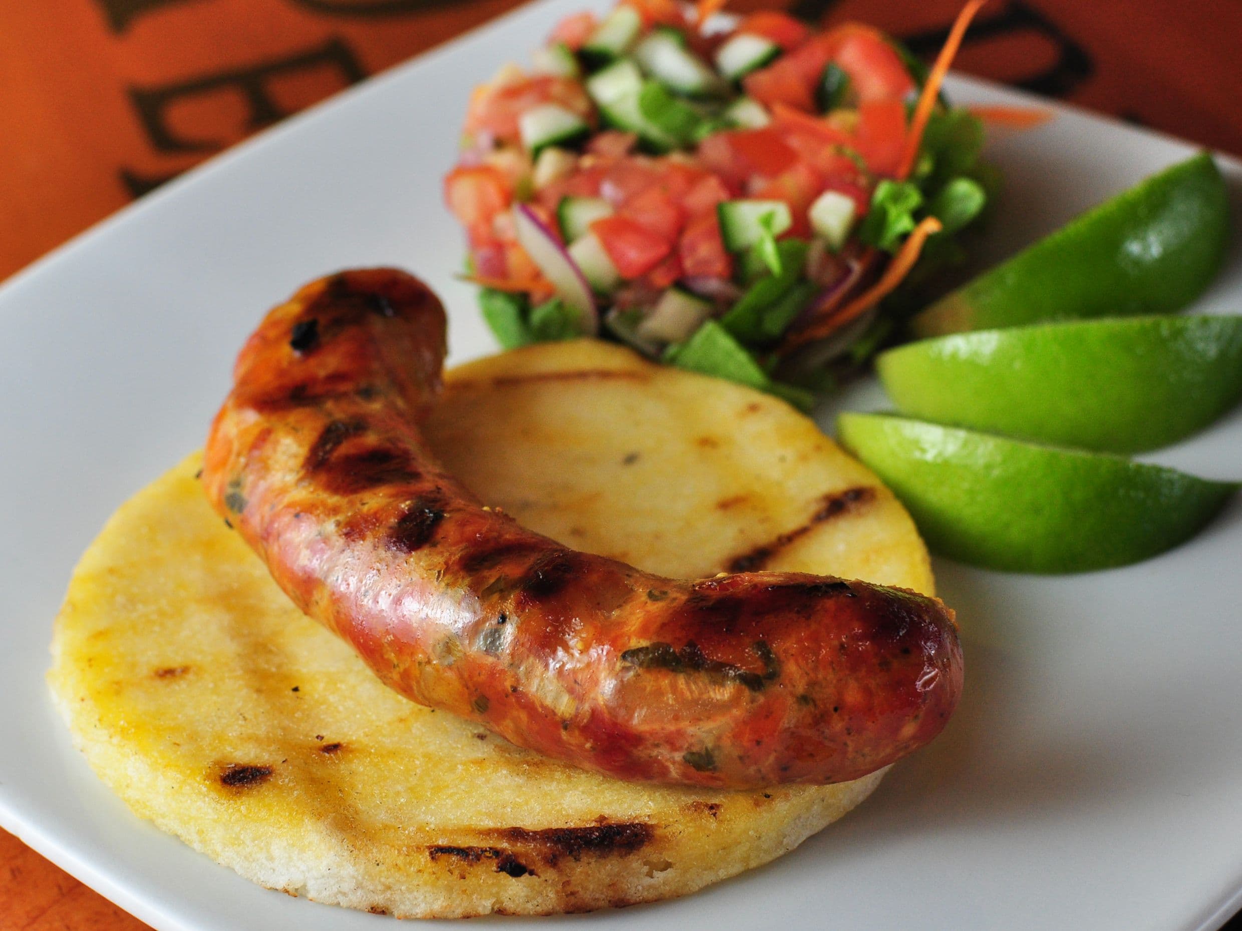 Chorizo con Arepa