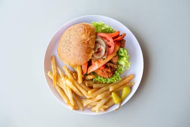 Hamburguesa Regular de Pollo con papas