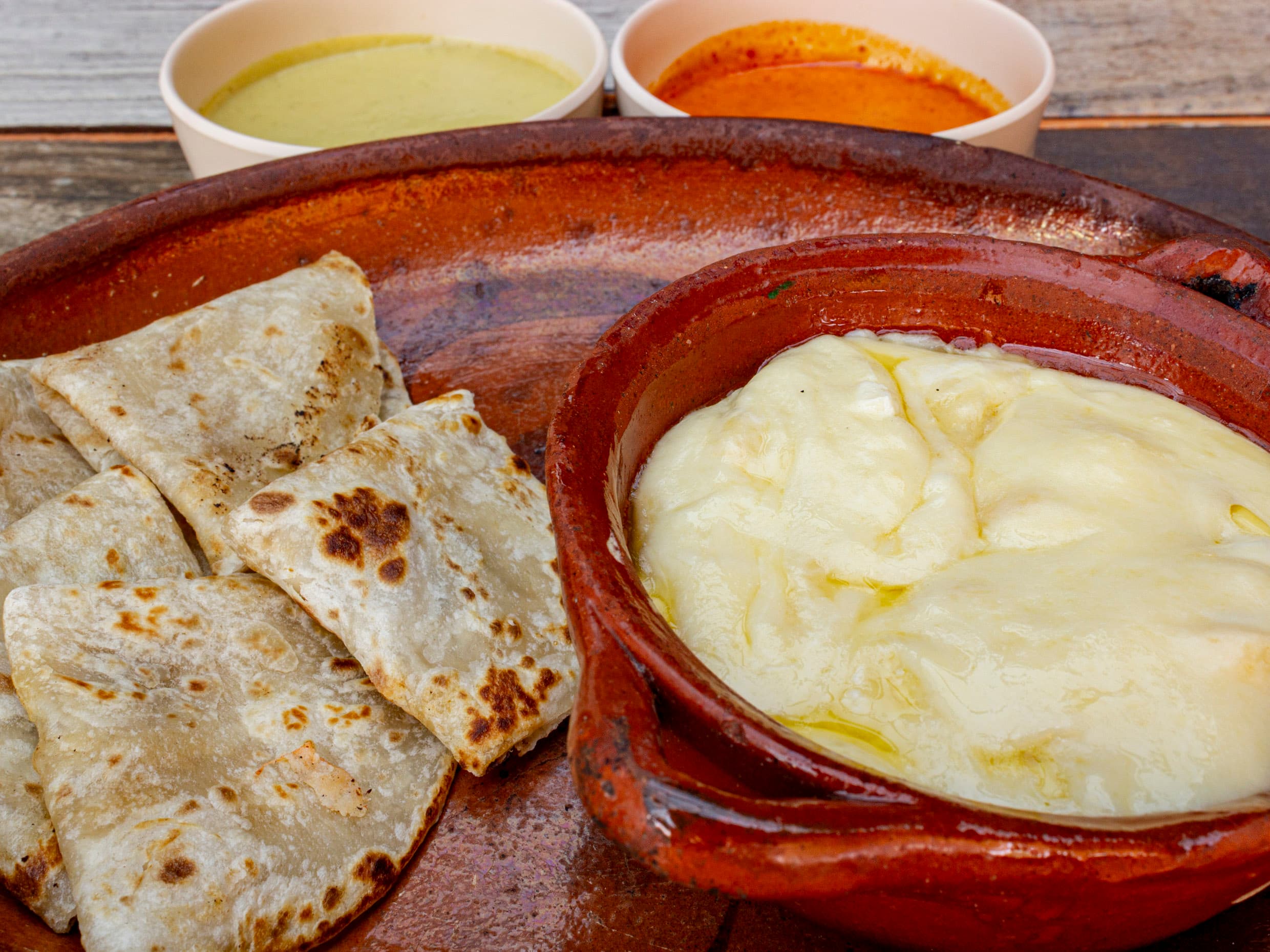 QUESO FUNDIDO NATURAL + 1 REFRESCO