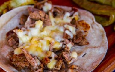 Taco de sirloin de res en harina