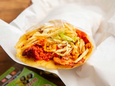 Enchilada Urraco (salchicha huachana+tocino+huevo)