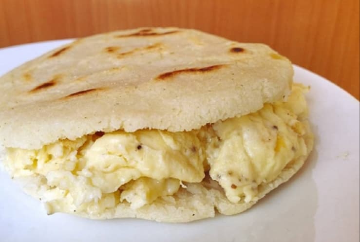 Arepa con Queso Cuajada