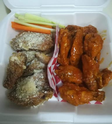 Alitas o Boneless (10 Pz) y papitas a la francesa