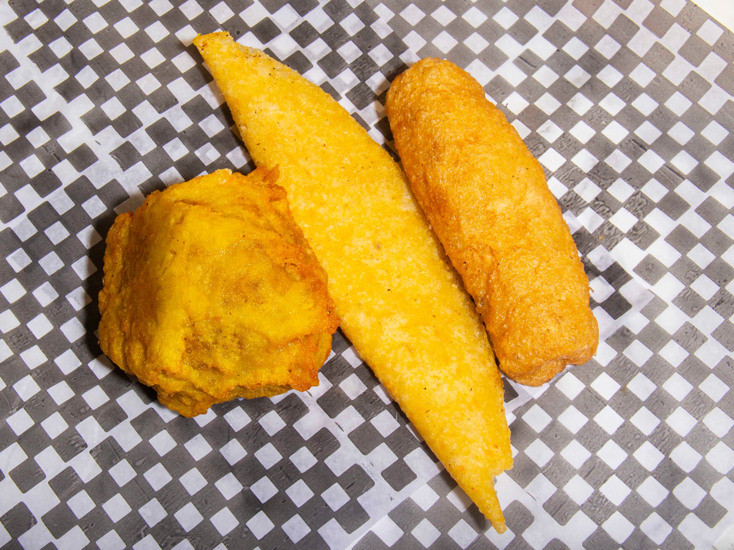 Promo 3 Empanadas, 3 Papas Rellenas, 3 Caribañolas
