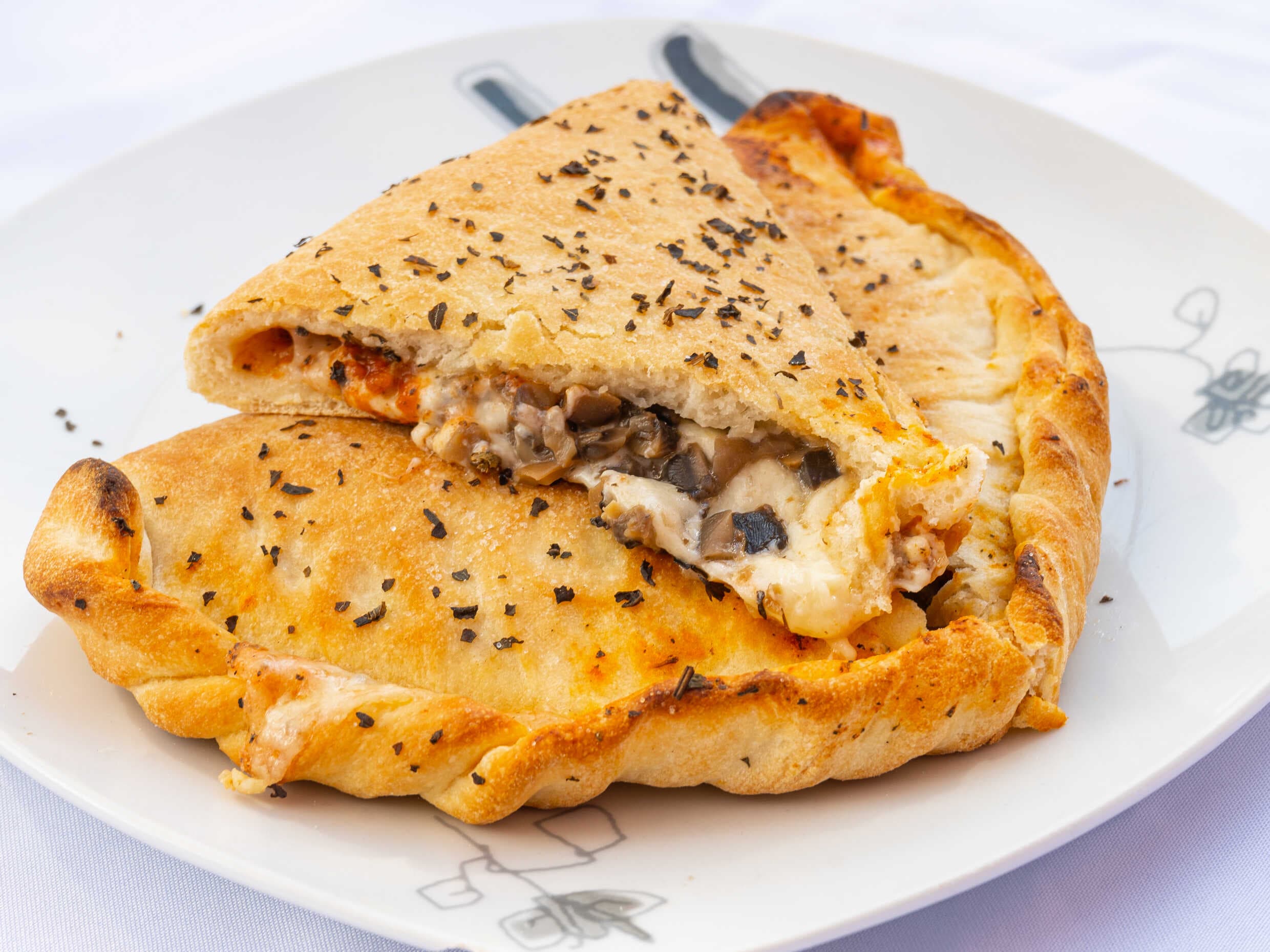 Calzones peperoni si fungi