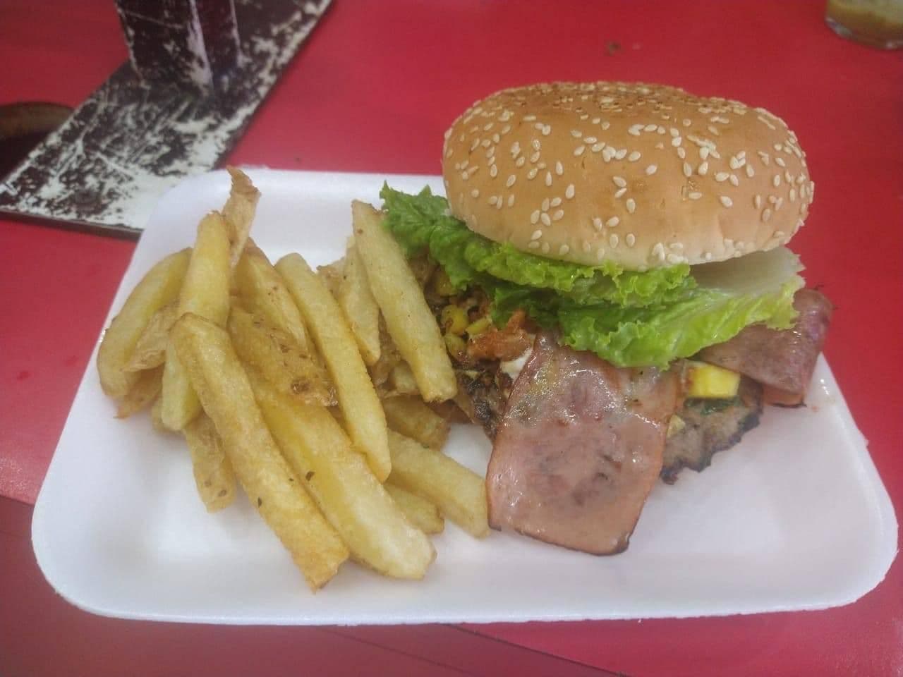 Hamburguesa Hawaiana con Papas