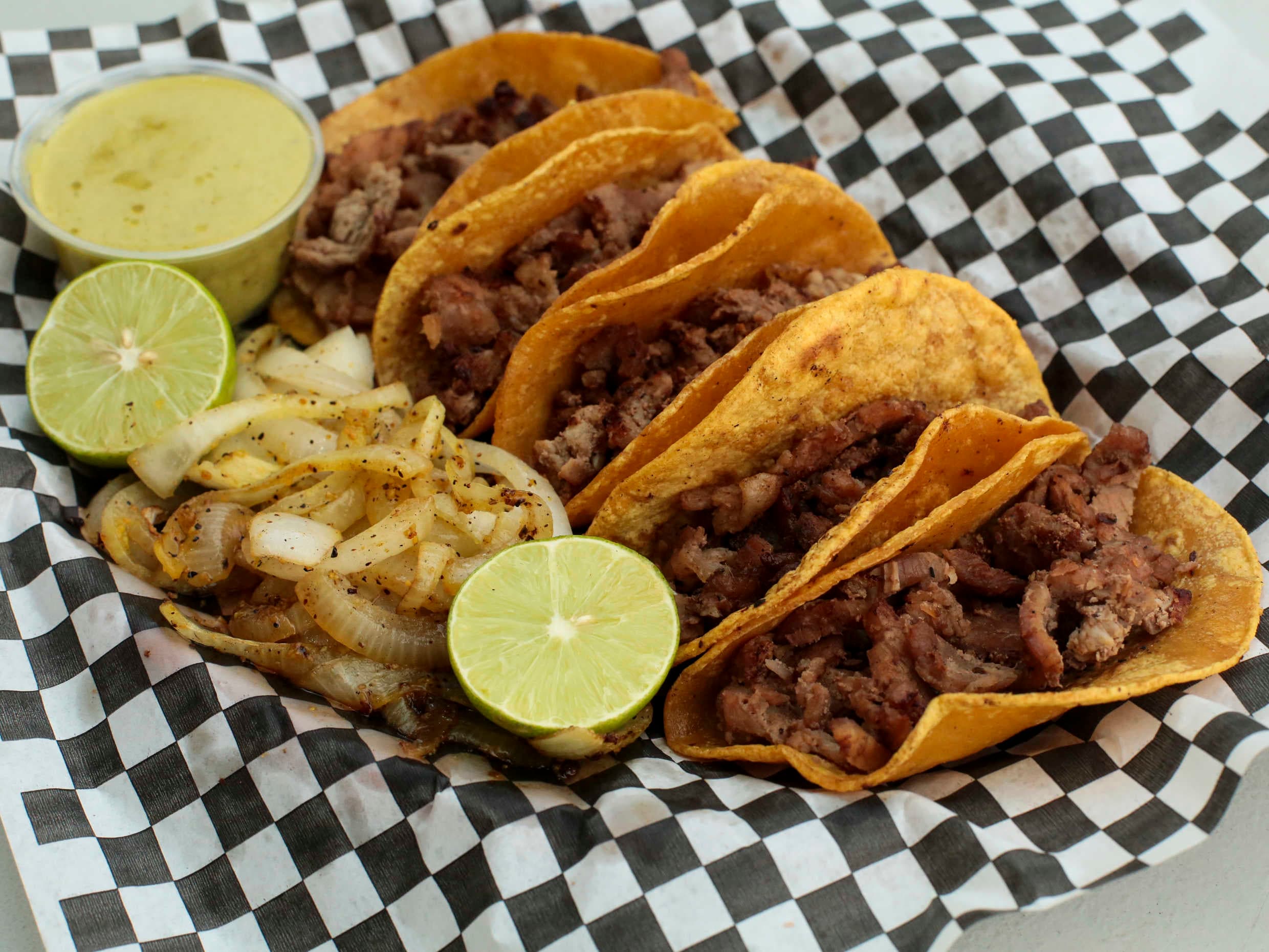 Orden de Tacos Bisteck con Queso