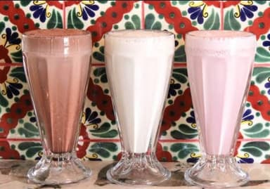 Licuado de Fresa o Plátano con Chocomilk