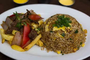 Lomo Saltado de Carne con Chaufa