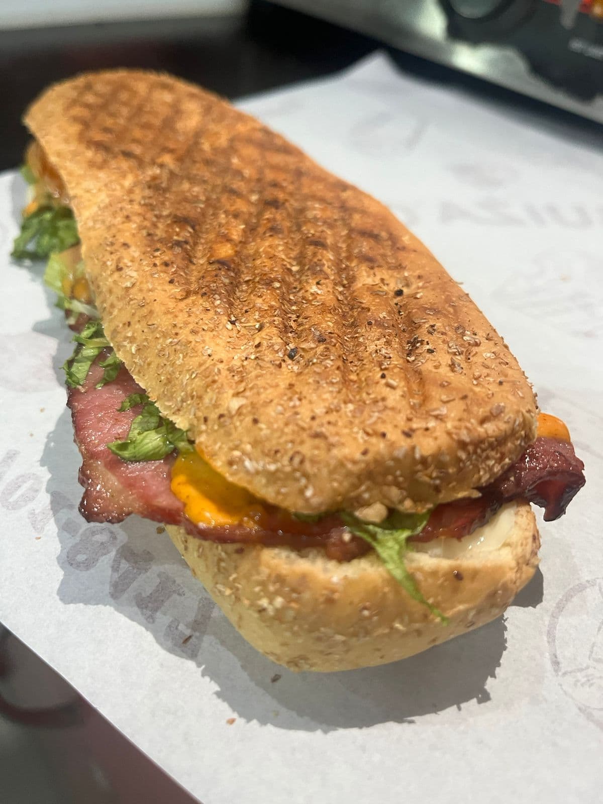 Sandwich de Tocineta