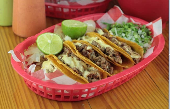 Tacos de Bistec con Queso